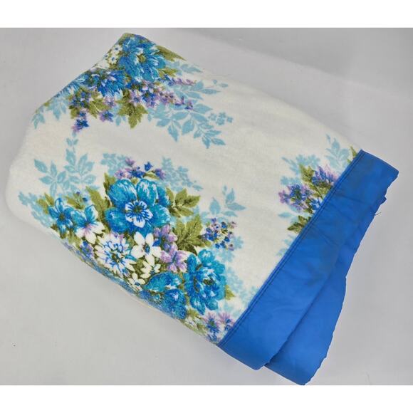 Vintage Floral Silky Trim Blanket - Picture 1 of 5